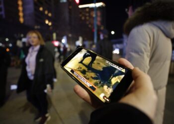 Videos de paliza a joven afroamericano causan indignación en EE UU