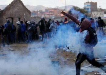 Gobierno de Perú decreta toque de queda por tres días en Puno