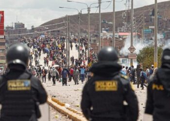 Al menos 76 peruanos heridos en las protestas están hospitalizados