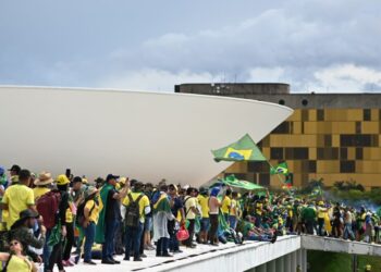 Petro pidió una reunión urgente de la OEA ante intento de golpe en Brasil