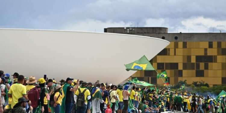 Petro pidió una reunión urgente de la OEA ante intento de golpe en Brasil