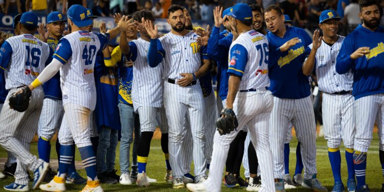 Leal y Rosario guiaron a la nave en victoria contra Leones