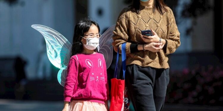 Clínicas de ciudades chinas anulan vacaciones ante ola de contagios de Covid