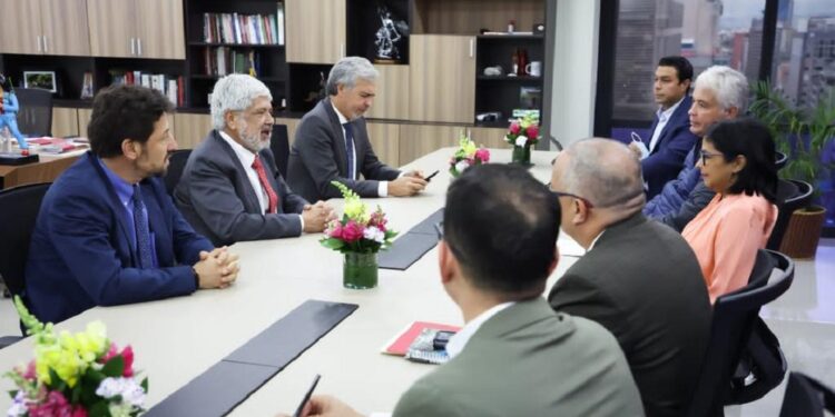 Venezuela y Colombia revisan los avances de la relación comercial bilateral