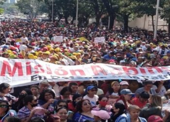 Maestros oficialistas piden al Gobierno buscar alternativas para recuperar el poder adquisitivo