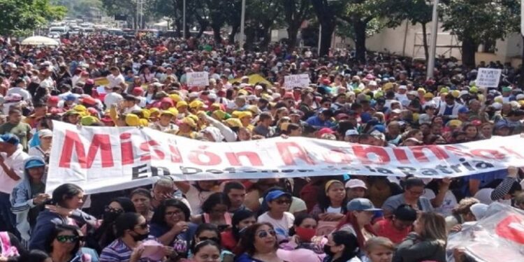 Maestros oficialistas piden al Gobierno buscar alternativas para recuperar el poder adquisitivo