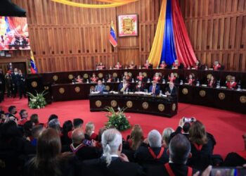 Maduro llama a profundizar la “revolución judicial” en Venezuela
