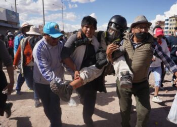 Fotógrafo de la Agencia EFE resultó herido por un proyectil de la policía peruana