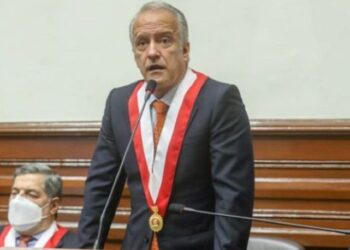 Diputados peruanos se reúnen con el Ejecutivo para discutir adelanto electoral