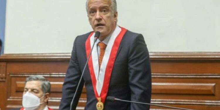 Diputados peruanos se reúnen con el Ejecutivo para discutir adelanto electoral