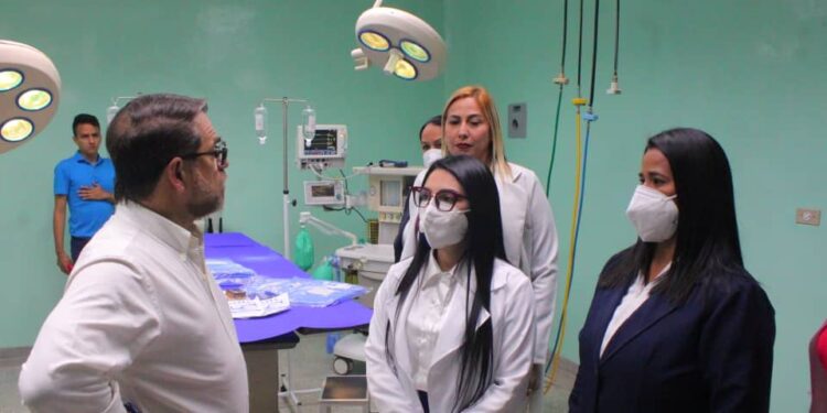 Gobernador Rafael Lacava entregó renovado Hospital Distrital de Bejuma