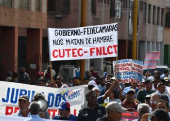 Trabajadores realizaron multitudinaria concentración en la avenida Cedeño (+fotos)