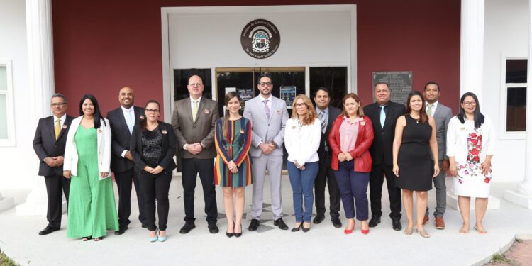 Cambio institucional y dignificación del gremio de abogados, metas de plancha CR10