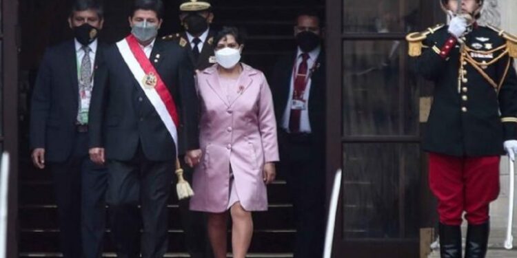 Fiscalía peruana pide prisión preventiva para la esposa de Castillo