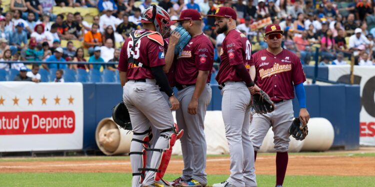 Magallanes cayó ante Tiburones en el Estadio Universitario