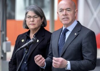 Secretario de Seguridad de EE UU defiende el programa migratorio humanitario de Biden en Miami