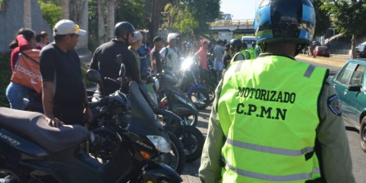 Policía de Naguanagua inició campaña acerca del uso del casco y exceso de pasajeros en las motos