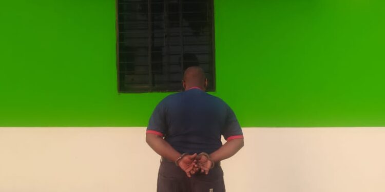 Polivalencia aprehendió a un hombre y un adolescente por intentar perpetrar un hurto en la Casa Parroquial Prebo