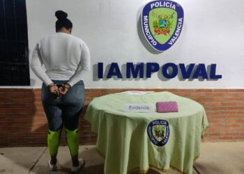 Policía de Valencia aprehendió en flagrancia a una mujer hurtando carteras en la avenida Lara