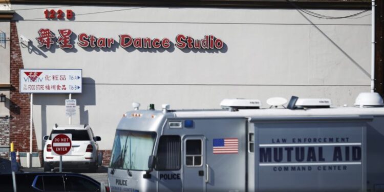 Un hombre asiático sería el presunto autor del tiroteo donde murieron 10 personas en Los Ángeles