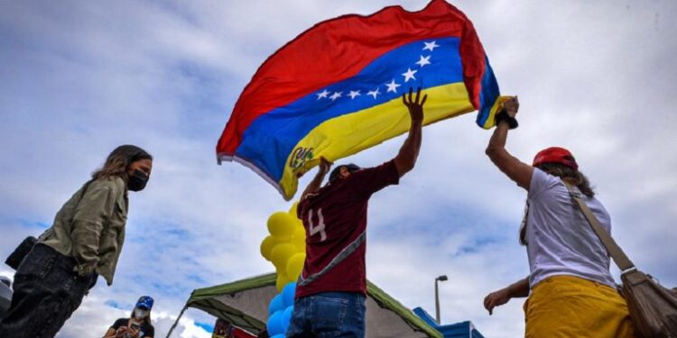 Programa de visas humanitarias beneficia economía, según activistas en EE UU