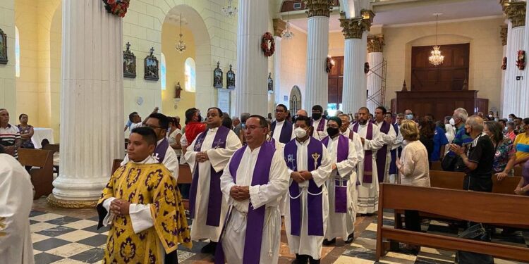 Iglesia Católica de Valencia celebró Misa Exequial por el alma del Papa Emérito Benedicto XVI