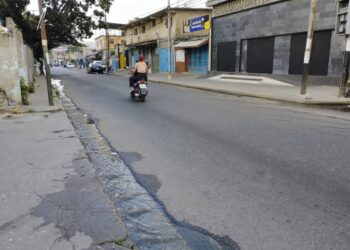Desbordamiento de cloacas en la avenida 190 de Tarapío: un problema de salud pública