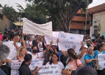 Maestros carabobeños protestaron en las calles por reivindicaciones salariales (+video y audio)
