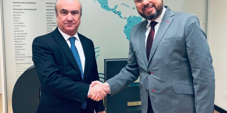 Ecarri se reunió con el secretario general de la OEI: «Necesitamos sacar el hambre de las aulas de clases»