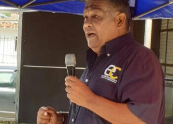 Luis Lara Castillo: «Las protestas de los docentes es una clase magistral a la sociedad»