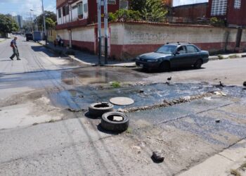 Vecinos de Capremco exigen a las autoridades arreglar brote de agua negra
