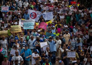 Empleados públicos iniciaron tercera semana de protestas exigiendo salario digno