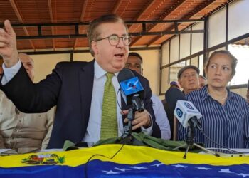 César Pérez Vivas: Los que quieran que Maduro se quede, que sigan jugando a las divisiones
