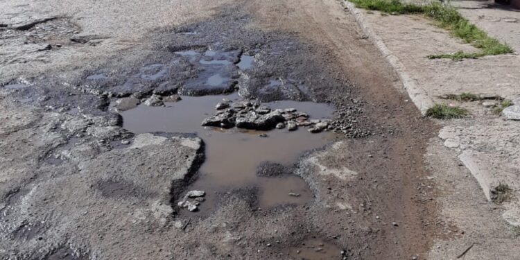 Urgente: Vecinos de La Isabelica piden arreglar las vías y colocación de señales de tránsito para evitar accidentes