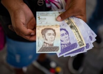En enero 2023 el dólar gana la batalla frente al bolívar