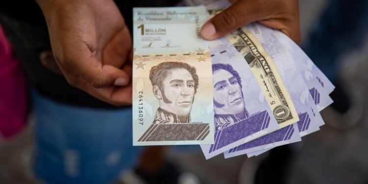 En enero 2023 el dólar gana la batalla frente al bolívar