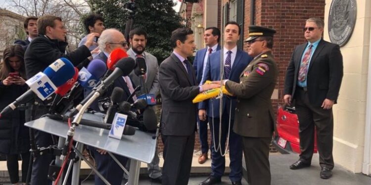 Representación del Gobierno interino de Guaidó en EE.UU. cesa sus funciones