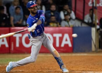 Tiburones hila segundo triunfo sobre Leones y empata Serie Final en LVBP