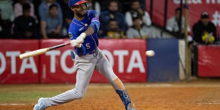 Tiburones hila segundo triunfo sobre Leones y empata Serie Final en LVBP