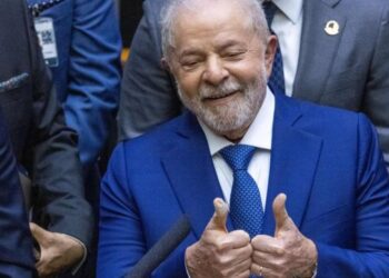Lula se sube el sueldo: ganará 108.000 euros al año, 40 veces más que un ciudadano promedio en Brasil