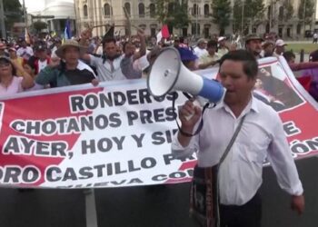 La mayoría de los peruanos a favor de elecciones este año y la renuncia de Boluarte