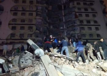 Al menos 76 muertos por terremoto de magnitud 7.8 en Turquía