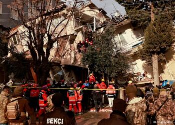 Seis muertos y casi 300 heridos tras dos nuevos terremotos en Turquía