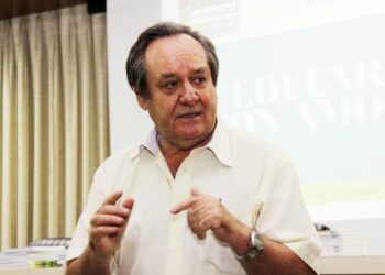 Profesor Pérez Esclarín: «Educar es estar preparados para formar a un ciudadano; no es llenar un pizarrón de contenido»