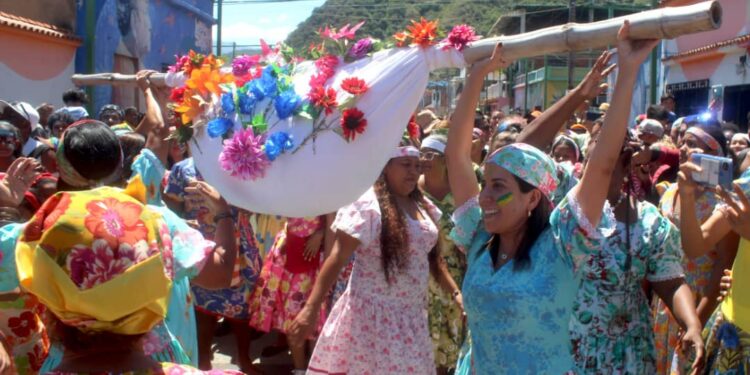 Porteños celebraron por todo lo alto 152 años del Baile de la Hamaca
