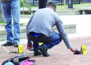 Hallan cadáver en extrañas circunstancias en cancha de Ciudad Plaza