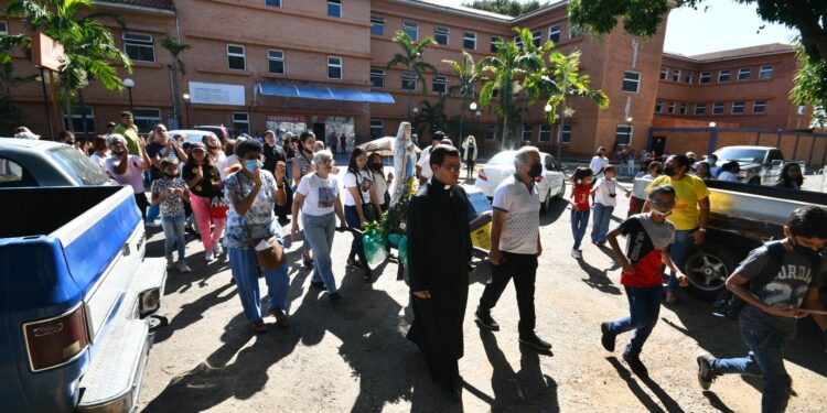 Arquidiócesis de Valencia repartió 2 mil arepas en la CHET durante la Jornada Mundial por el Enfermo
