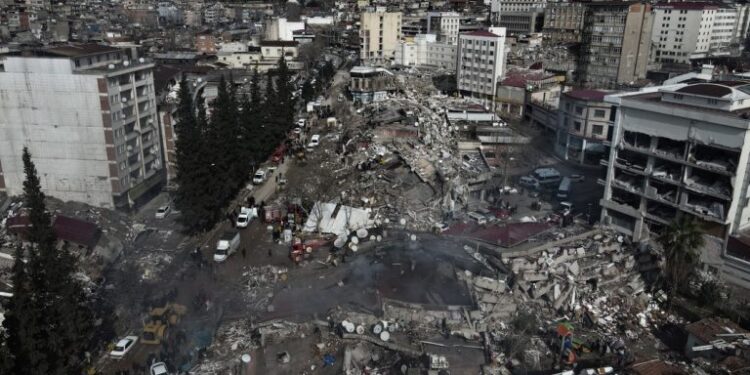 Suben a más de 33.000 los muertos en Turquía y Siria por el terremoto