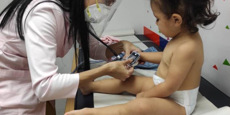 Alejandra Álvarez, oncóloga: «Todos los niños de Oncopedia sueñan con tocar la campanada de la victoria»