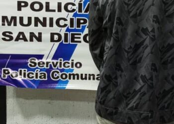 Policía Municipal de San Diego capturó a sujeto con un arma de fuego